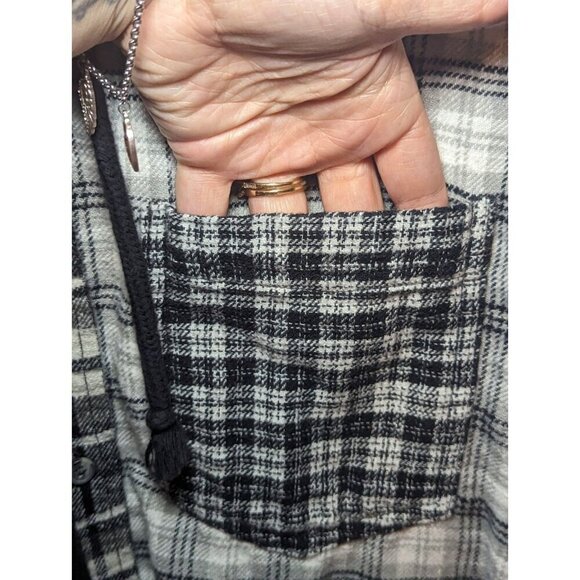 American Eagle Women's S Black White Split Plaid Cropped Button Front Hoodie - Picture 4 of 16